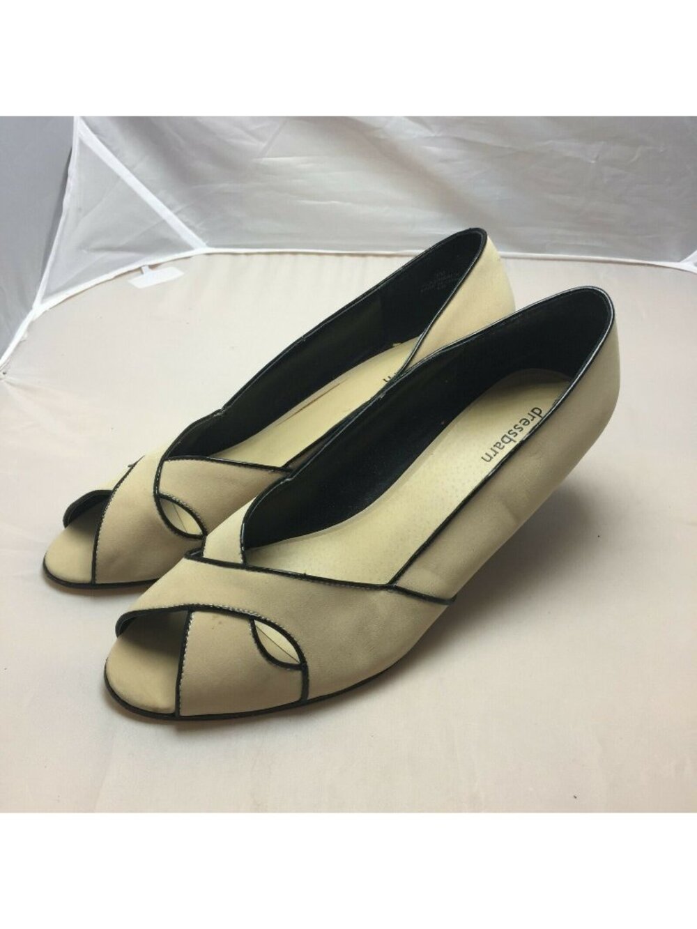 Dressbarn Womens Beige Black Trim Peep-Toe Heels Dress Barn Size 9